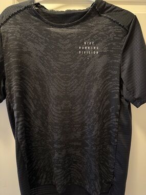 Nike Men’s Black Running Division Short-Sleeve Shirt, size M